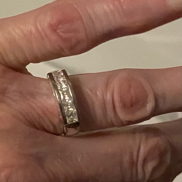 Avon 925 Sterling Silver Cubic Zirconia Band - Picture 5 of 12